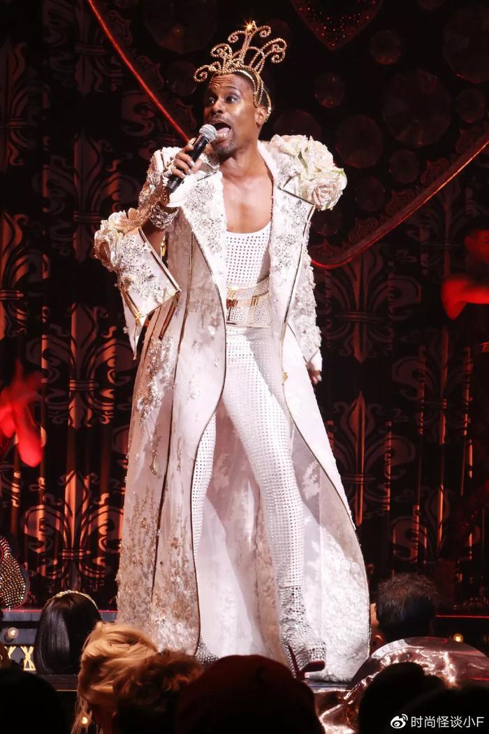 红毯上有了他的出现，女明星们可要打起十二分精神了！