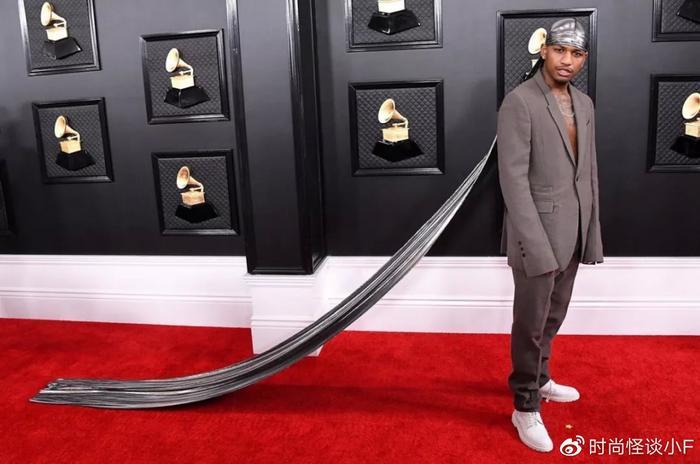 红毯上有了他的出现，女明星们可要打起十二分精神了！