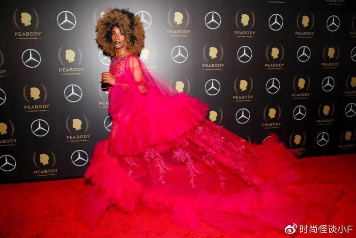 红毯上有了他的出现，女明星们可要打起十二分精神了！