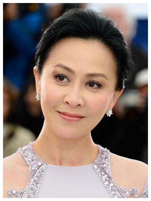 1990年4月24日凌晨，3名劫匪绑架了刘嘉玲，12年后将裸照公之于众