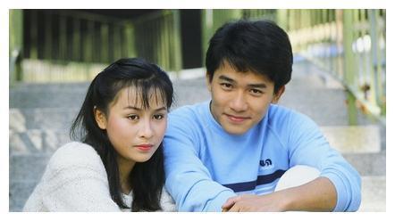 1990年4月24日凌晨，3名劫匪绑架了刘嘉玲，12年后将裸照公之于众