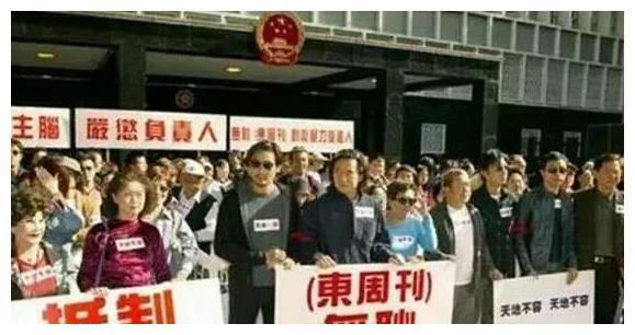 1990年4月24日凌晨，3名劫匪绑架了刘嘉玲，12年后将裸照公之于众