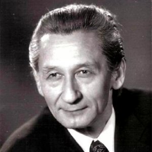 ​大闹天宫孙悟空配音是谁，邱岳峰的简介生平