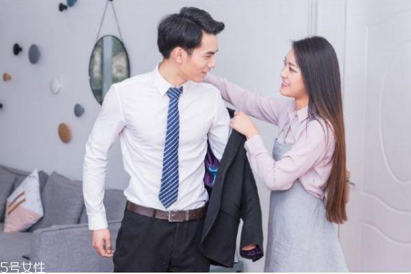 谈恋爱的时候喜欢上别人了怎么办 有对象还对别人有好感 谈恋爱的时候喜欢上别人了怎么办 有对象还对别人有好感