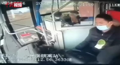 ​公交司机突发脑溢血，昏迷前的这个动作护住了一车人……