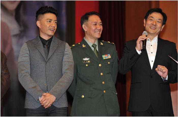 64岁濮存昕全家近况：妻子身材丰满容颜不老！