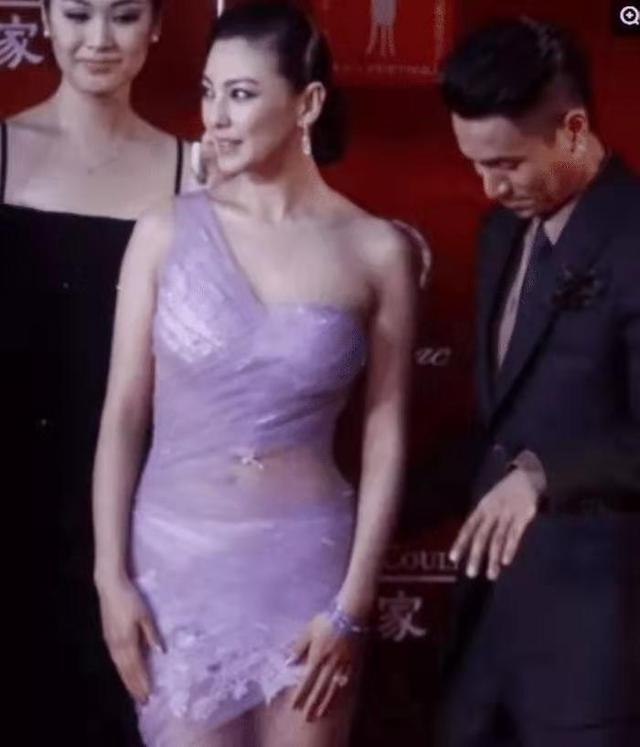 张雨绮穿衣最失算一次，全程迈不开腿，网友：这是把保鲜膜裹身上