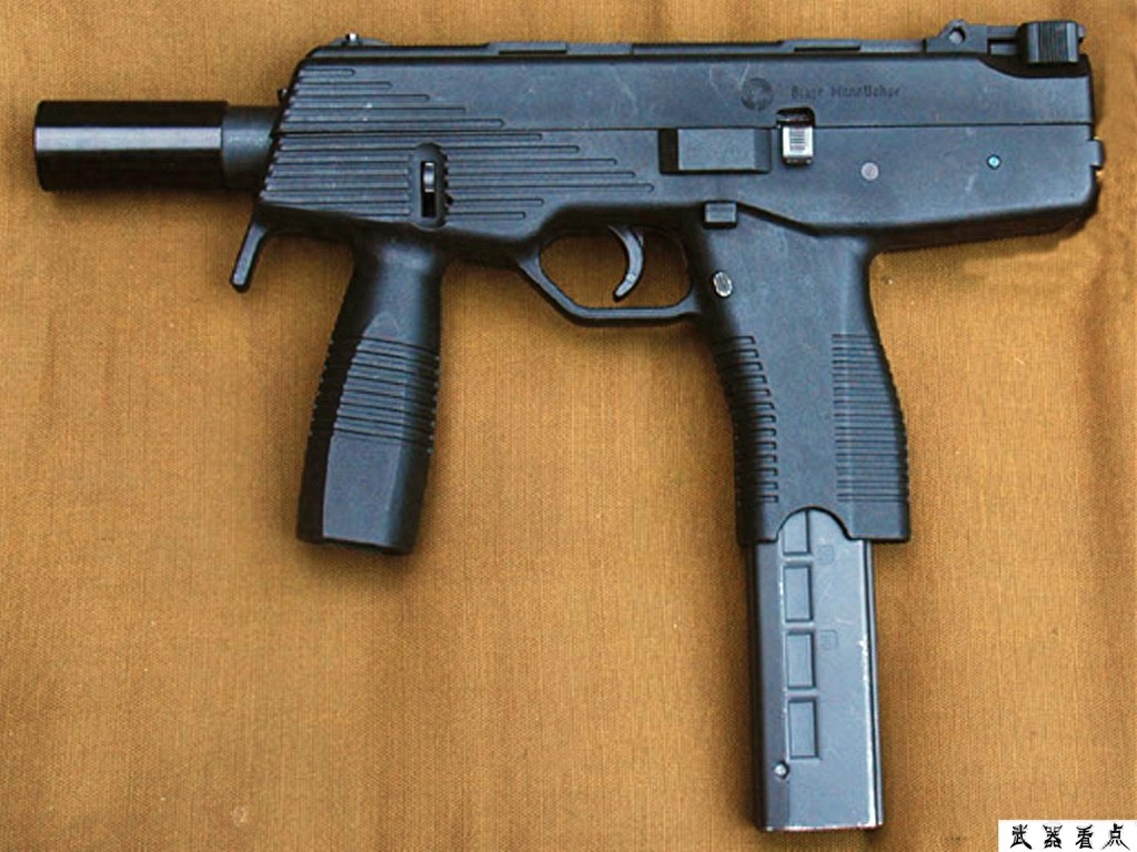 奥地利斯太尔TMP冲锋枪，结构不同于传统的冲锋枪